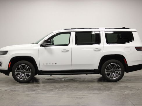 Used 2025 Jeep Wagoneer Series II AWD/4WD image 5
