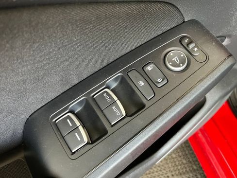 Used 2023 Honda Civic LX image 4