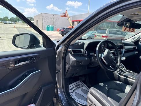 Used 2022 Toyota Highlander Platinum AWD/4WD image 24