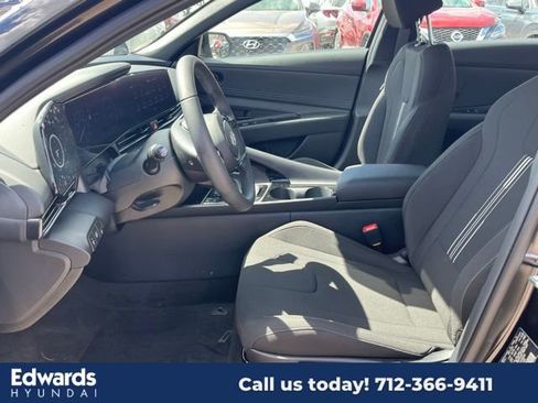 New 2025 Hyundai Elantra SEL image 11