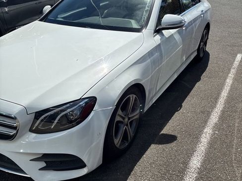 Used 2017 Mercedes-Benz E 300 4MATIC image 2