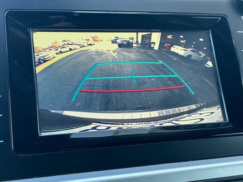 Used 2018 Toyota Highlander LE w/ Carpet Mat Package (TMS) image 19