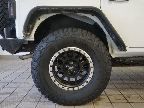 Used 2015 Jeep Wrangler Unlimited Rubicon w/ Dual Top Group image 23