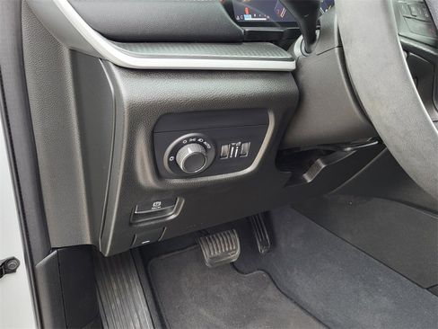 Used 2023 Jeep Grand Cherokee Altitude image 20