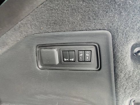 Used 2021 Cadillac Escalade Sport w/ LPO, ONYX Package AWD/4WD image 17