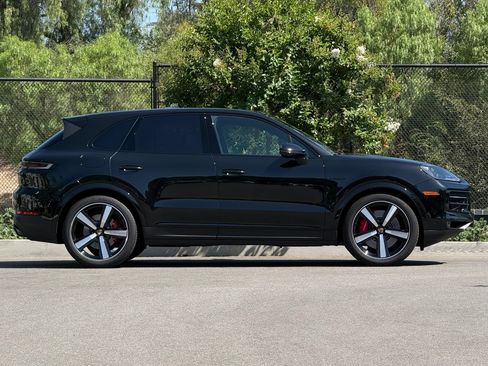Used 2025 Porsche Cayenne S AWD/4WD image 8