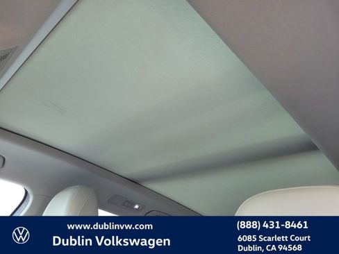 Used 2018 Volkswagen Tiguan SEL image 19