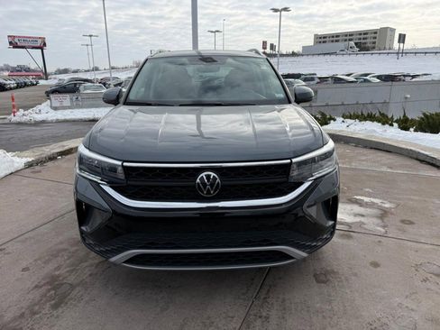 Used 2024 Volkswagen Taos SE image 11