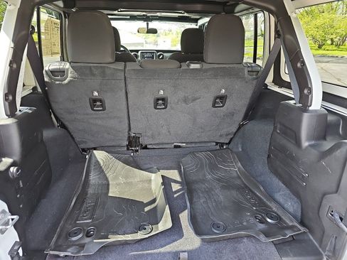 Used 2023 Jeep Wrangler Unlimited Sport AWD/4WD image 18