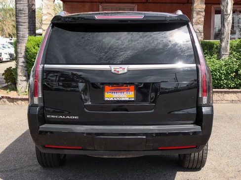 Used 2019 Cadillac Escalade Platinum AWD/4WD image 7