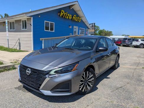 Used 2025 Nissan Altima 2.5 SV FWD image 1
