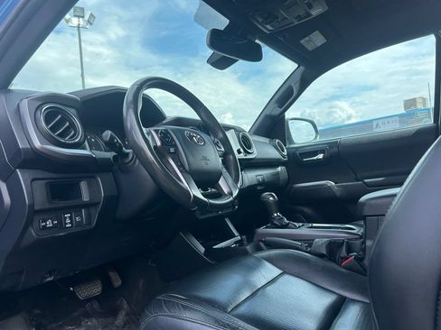 Used 2019 Toyota Tacoma TRD Off-Road AWD/4WD image 25