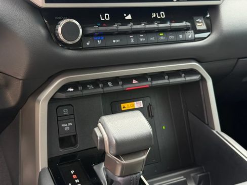 Used 2024 Toyota Tundra Limited AWD/4WD image 17