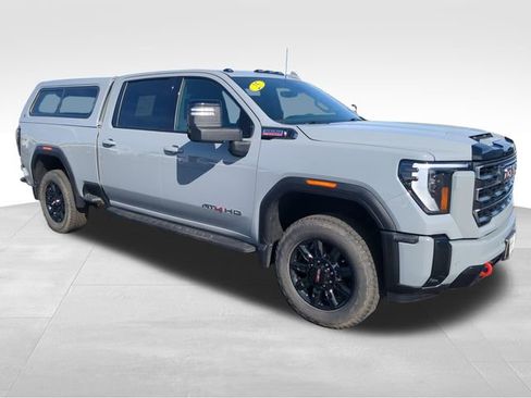 Used 2025 GMC Sierra 2500 AT4 w/ AT4 Premium Plus Package AWD/4WD image 9