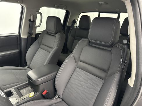 Used 2024 Nissan Frontier SV w/ SV Convenience Package image 8