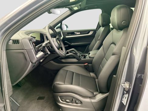 Used 2026 Porsche Cayenne AWD/4WD image 5