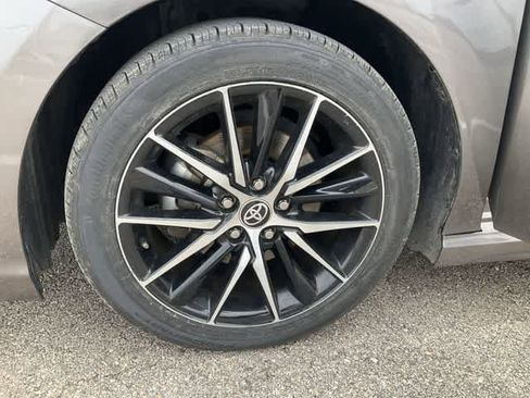 Used 2024 Toyota Camry SE FWD image 11