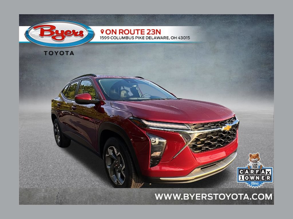Used 2025 Chevrolet Trax LT FWD image 1