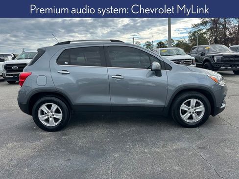 Used 2019 Chevrolet Trax LT w/ LT Convenience Package image 8