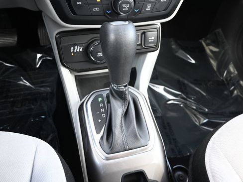 Used 2022 Jeep Renegade Latitude w/ Convenience Group image 22