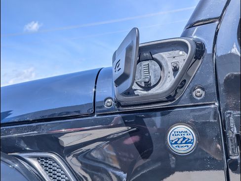 Used 2022 Jeep Wrangler Unlimited Sahara image 12