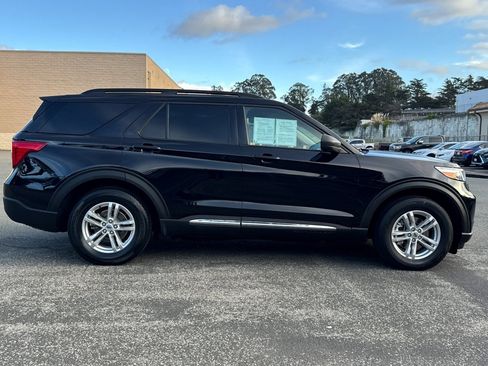 Certified 2022 Ford Explorer XLT w/ Equipment Group 202A image 3