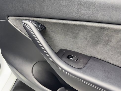 Used 2021 Tesla Model Y Performance image 49