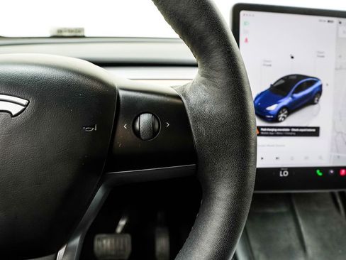 Used 2023 Tesla Model Y Performance AWD/4WD image 32
