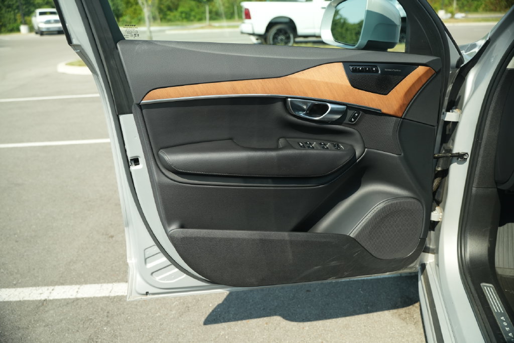 Used 2023 Volvo XC90 B5 Plus w/ Protection Package AWD/4WD image 16