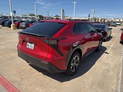 Used 2025 Toyota bZ4X XLE w/ Weather Package image 16