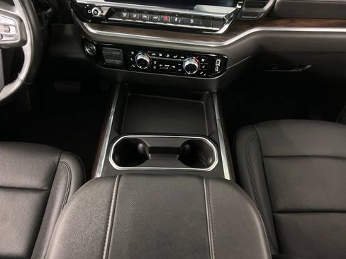 Used 2025 GMC Sierra 3500 SLT w/ SLT Premium Package image 17