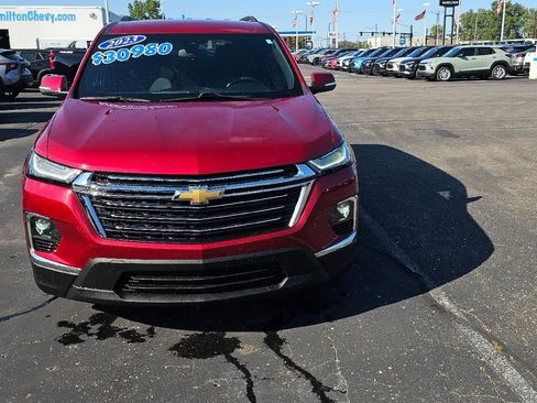 Used 2023 Chevrolet Traverse LT AWD/4WD image 2