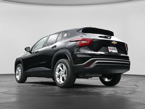 New 2026 Chevrolet Trax LS w/ LS Convenience Package FWD image 55