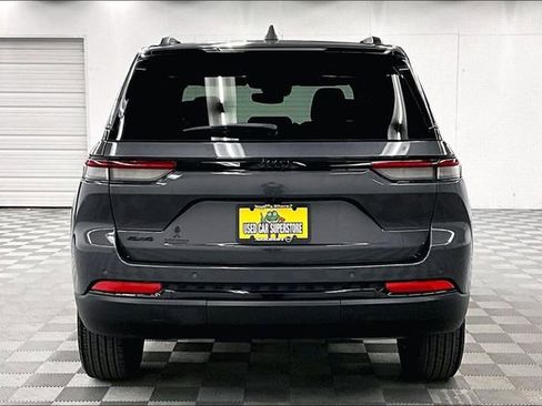 Used 2024 Jeep Grand Cherokee Altitude image 5