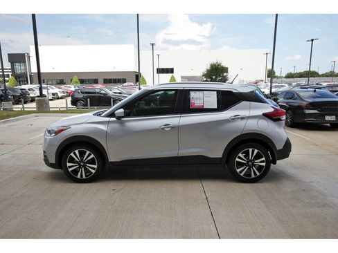 Used 2018 Nissan Kicks SV FWD image 5