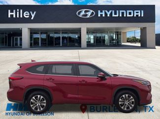 Used 2023 Toyota Highlander XLE video 3