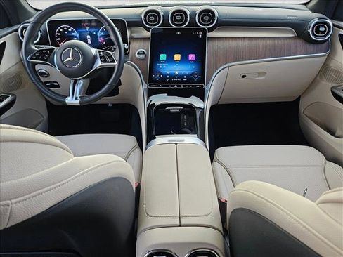 Used 2025 Mercedes-Benz GLC 300 image 16