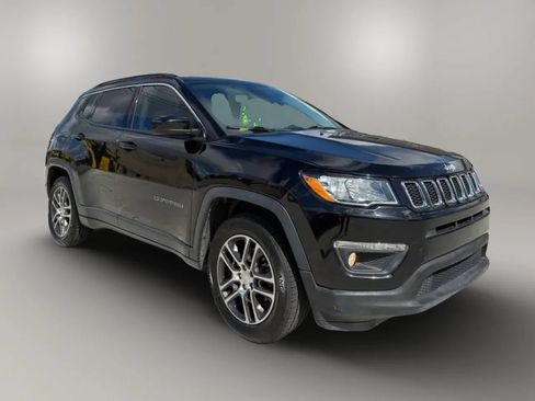 Used 2019 Jeep Compass Latitude FWD image 1