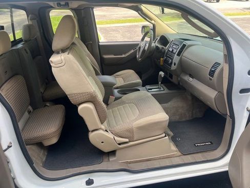 Used 2011 Nissan Frontier SV RWD image 6