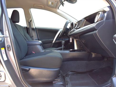 Used 2018 Toyota RAV4 LE w/ All Weather Liner Package AWD/4WD image 31