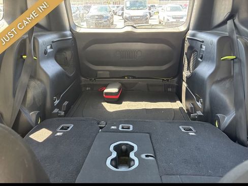 Used 2017 Jeep Renegade Latitude w/ Popular Equipment Group AWD/4WD image 12