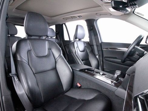 Used 2018 Volvo XC90 T6 Momentum w/ Convenience Package image 21