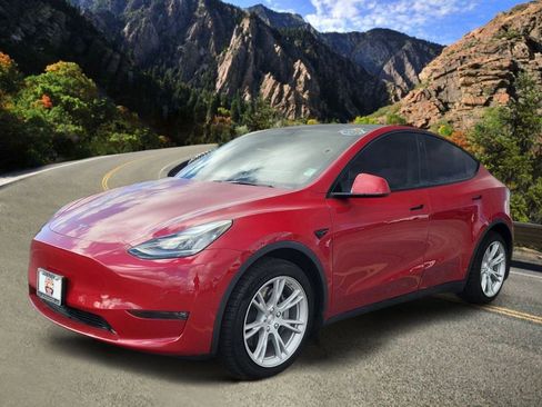 Used 2021 Tesla Model Y Long Range image 5