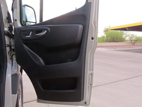 Used 2025 Mercedes-Benz Sprinter 2500 image 25