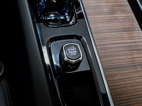 Used 2023 Volvo XC60 B5 Ultimate w/ Climate Package image 34