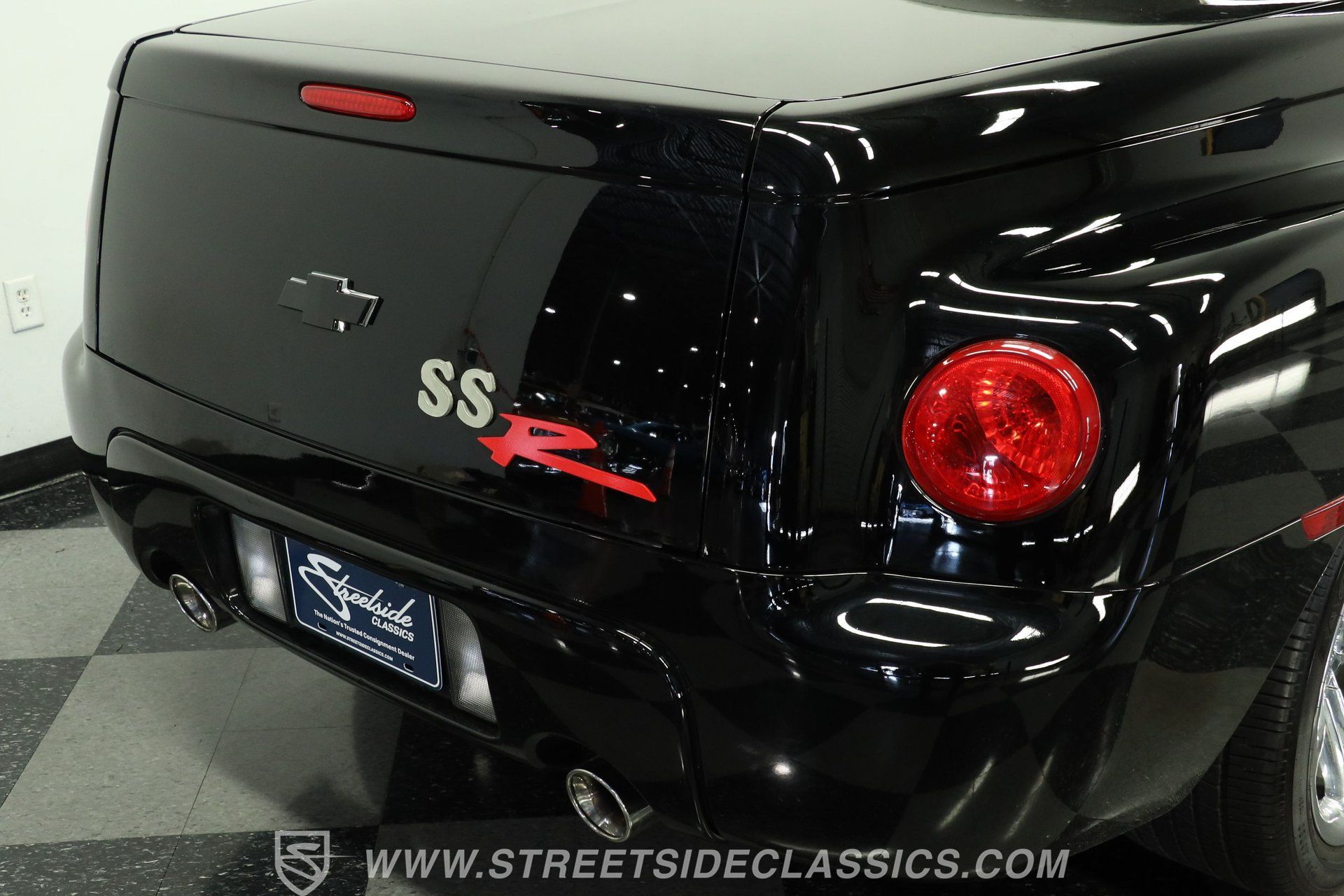Used 2004 Chevrolet SSR w/ Preferred Equipment Group RWD image 25