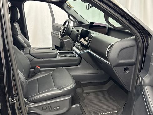 Used 2025 Ford Expedition Max Platinum w/ Stealth Performance Package AWD/4WD image 29