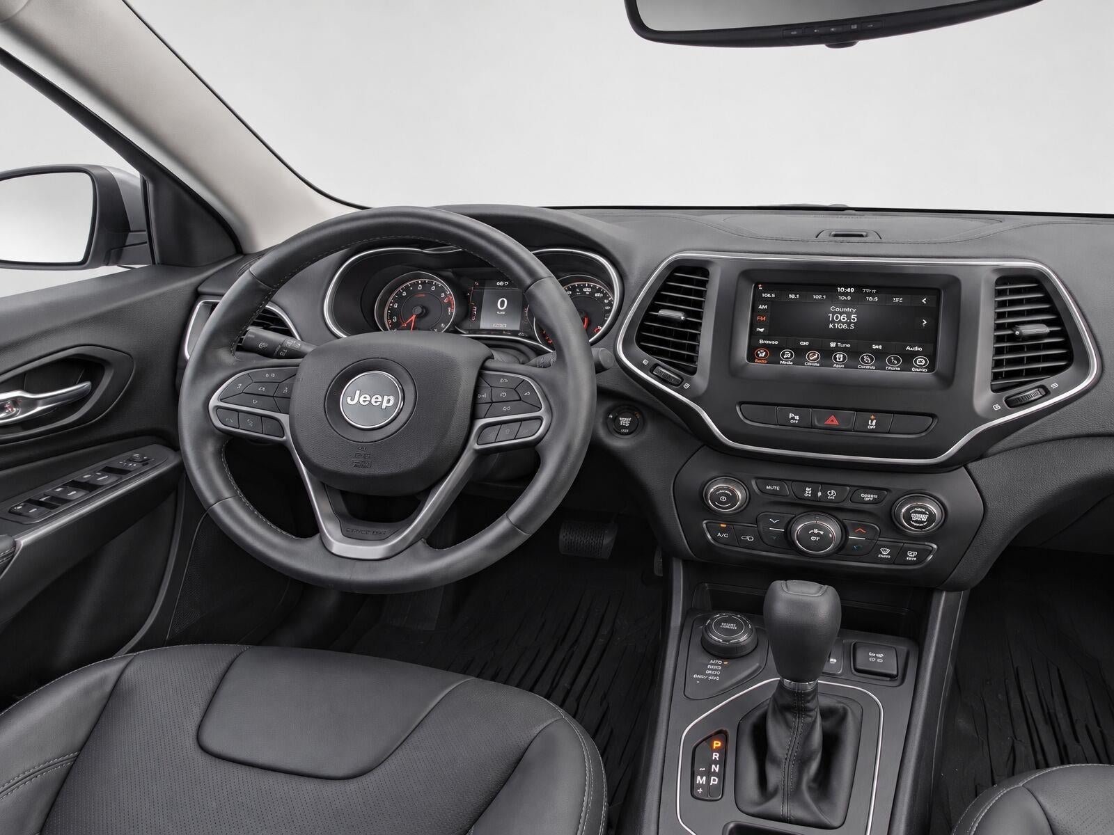 Used 2021 Jeep Cherokee Latitude Lux w/ Mopar Interior Package AWD/4WD image 22