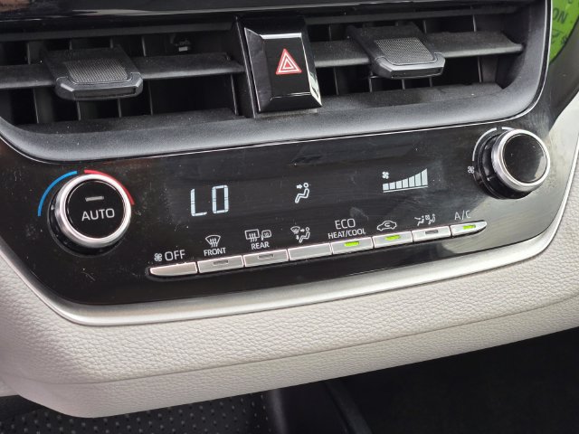 Used 2021 Toyota Corolla LE w/ Carpet Mat Package (TMS) FWD image 10