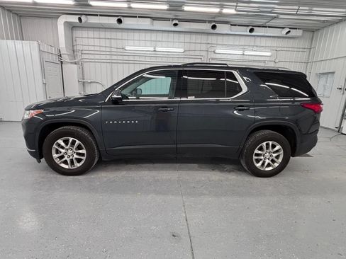 Used 2018 Chevrolet Traverse LT FWD image 2